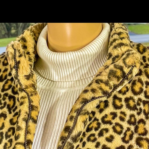 ▪️PRESTON & YORK▪️Faux Fur Cheetah Animal Print Vest - Picture 3 of 7